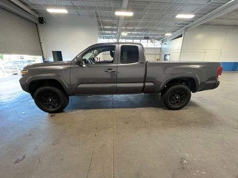 Used 2022 Toyota Tacoma SR5 w/ Black Out Package (TMS) AWD/4WD image 6