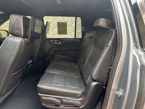 Used 2024 GMC Yukon XL SLT w/ SLT Luxury Package image 16