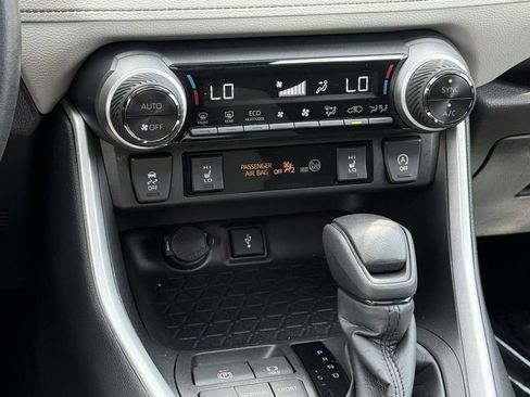 Used 2022 Toyota RAV4 XLE w/ Convenience Package AWD/4WD image 17