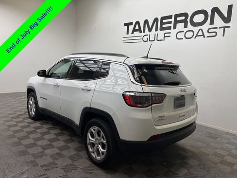 Used 2024 Jeep Compass Latitude AWD/4WD image 6