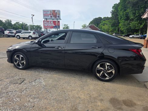 Used 2023 Hyundai Elantra SEL w/ Convenience Package FWD image 8