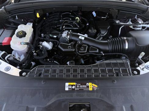 Used 2023 Jeep Grand Cherokee Limited w/ Black Appearance Package image 30