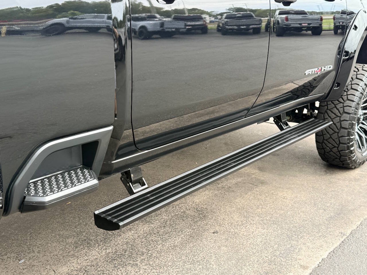 Used 2024 GMC Sierra 2500 AT4 w/ AT4 Premium Plus Package AWD/4WD image 16