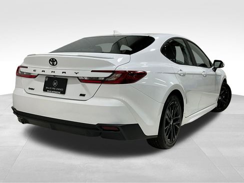 Used 2025 Toyota Camry SE w/ Multimedia Upgrade Package image 5