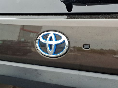 Used 2023 Toyota Sequoia SR5 w/ TRD Off-Road Package AWD/4WD image 31