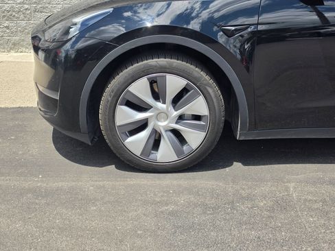 Used 2023 Tesla Model Y Long Range AWD/4WD image 4