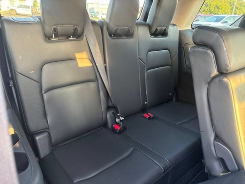 Used 2025 Nissan Pathfinder SL AWD/4WD image 14