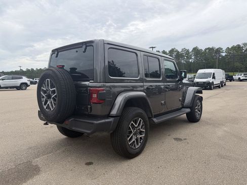 Used 2025 Jeep Wrangler Unlimited Sahara w/ Safety Group AWD/4WD image 6