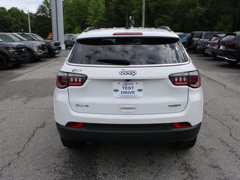 Used 2024 Jeep Compass Latitude AWD/4WD image 7