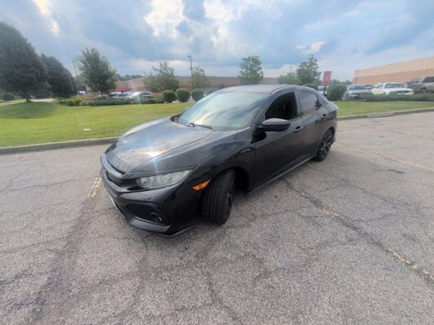 Used 2018 Honda Civic Sport image 9
