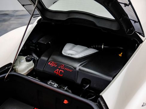 Used 2015 Alfa Romeo 4C Coupe w/ Leather Interior Group RWD image 78