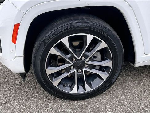 Used 2023 Jeep Grand Cherokee L Overland w/ Luxury Tech Group IV AWD/4WD image 8