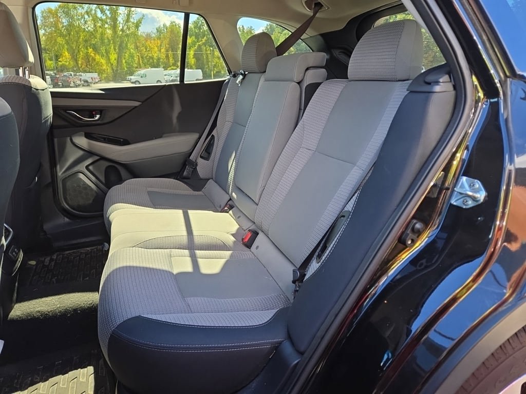 Used 2022 Subaru Outback Premium AWD/4WD image 2