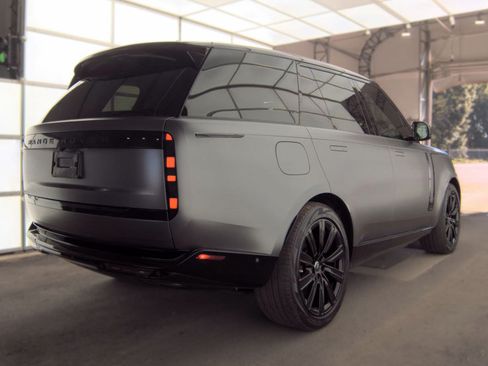 Used 2024 Land Rover Range Rover Autobiography AWD/4WD image 3