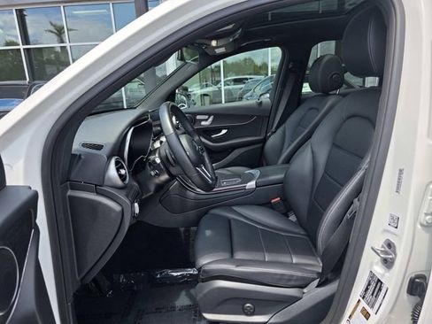 Used 2022 Mercedes-Benz GLC 300 4MATIC w/ Driver Assistance Package image 11