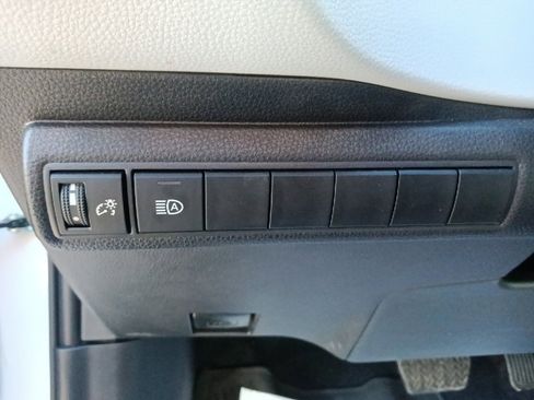 Used 2025 Toyota Corolla SE image 17