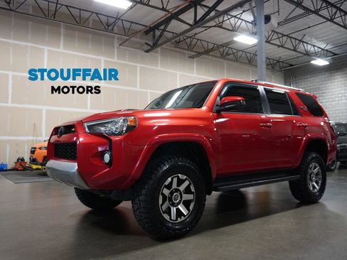 Used 2018 Toyota 4Runner TRD Off-Road AWD/4WD image 2