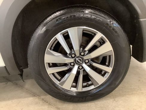 Used 2022 Nissan Pathfinder SL AWD/4WD image 26