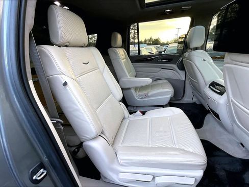 Used 2021 Cadillac Escalade ESV Premium Luxury Platinum image 19