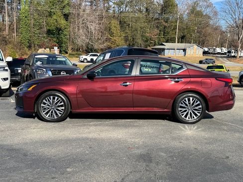 Certified 2025 Nissan Altima 2.5 SV image 6