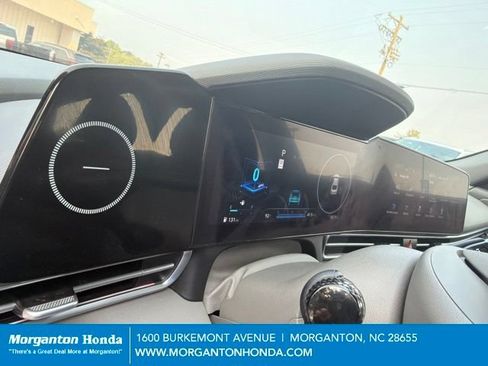Used 2025 Hyundai Elantra SEL FWD image 19