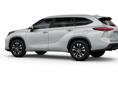 New 2025 Toyota Highlander XLE image 5