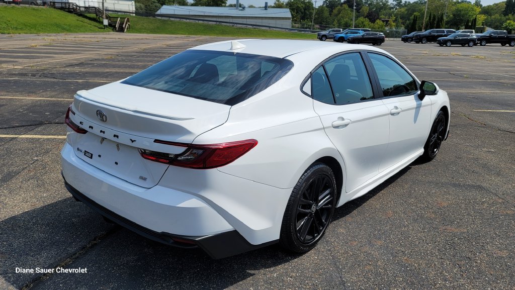 Used 2025 Toyota Camry SE FWD image 12