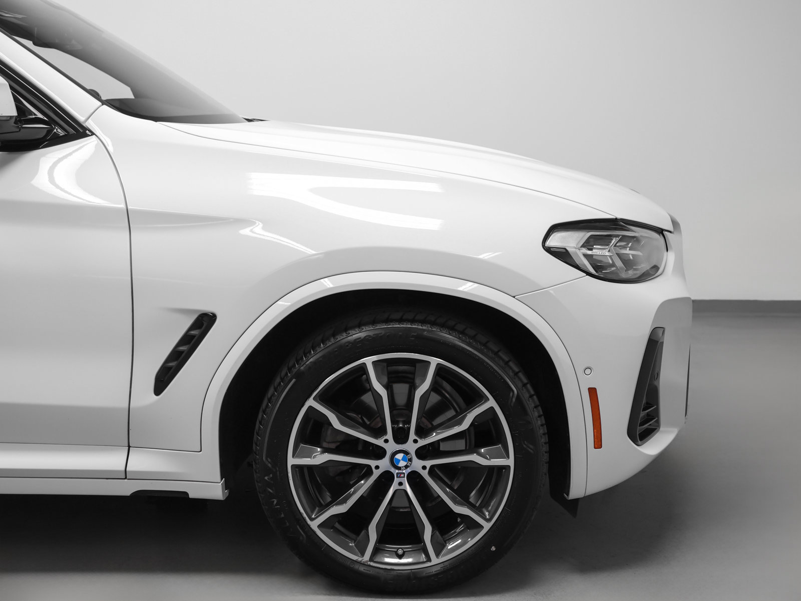 Used 2023 BMW X4 xDrive30i w/ M Sport Package AWD/4WD image 14