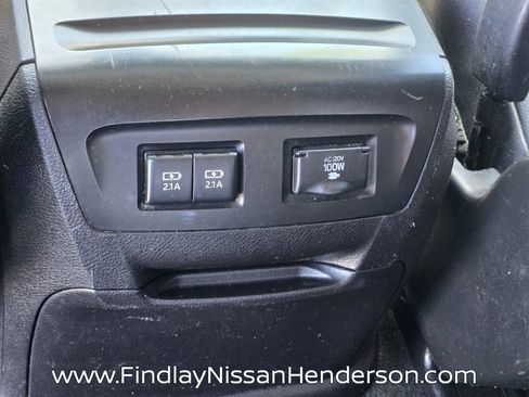 Used 2018 Toyota Sienna SE Premium w/ Carpet Mat Package FWD image 13