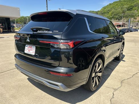 Used 2025 Mitsubishi Outlander AWD image 2