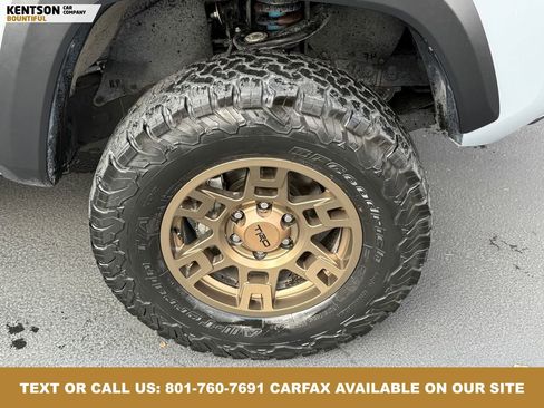 Used 2021 Toyota Tacoma TRD Off-Road image 15