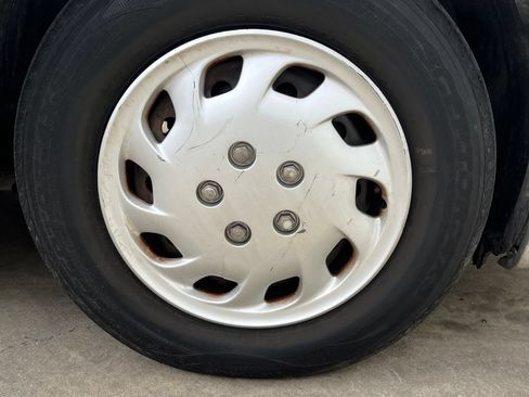 Used 2004 Buick Le Sabre Custom FWD image 25