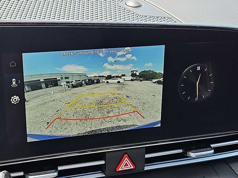 Used 2025 Hyundai Elantra SEL FWD image 19
