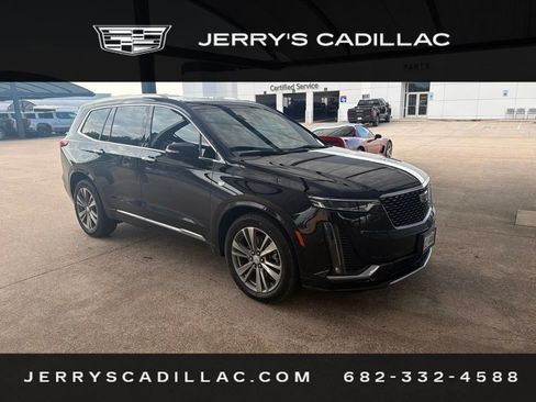 Used 2023 Cadillac XT6 Premium Luxury w/ Technology Package FWD image 2
