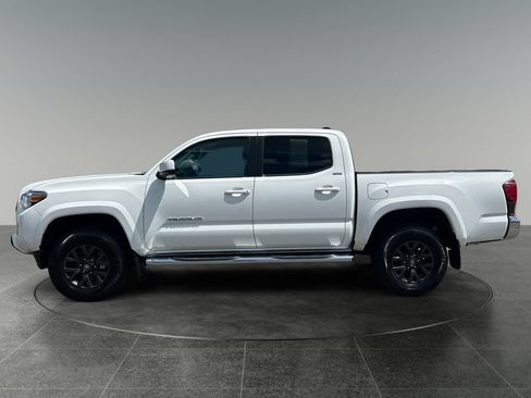 Used 2022 Toyota Tacoma SR5 RWD image 5