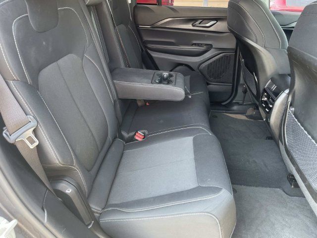 Used 2023 Jeep Grand Cherokee Laredo AWD/4WD image 20