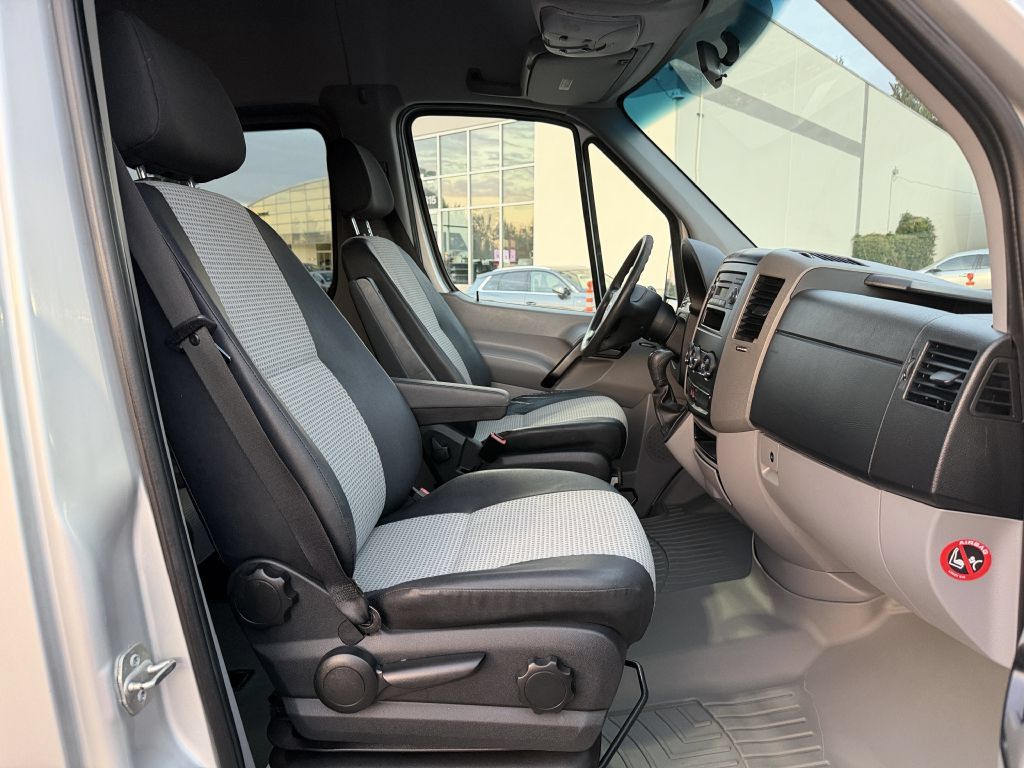 Used 2009 Freightliner Sprinter 2500 RWD image 14