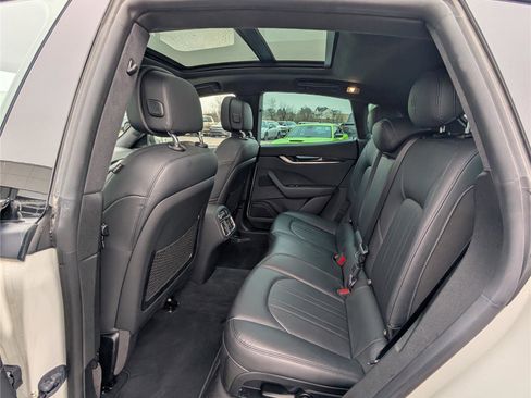 Used 2023 Maserati Levante Modena image 12