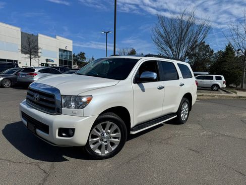 Used 2014 Toyota Sequoia Platinum image 3