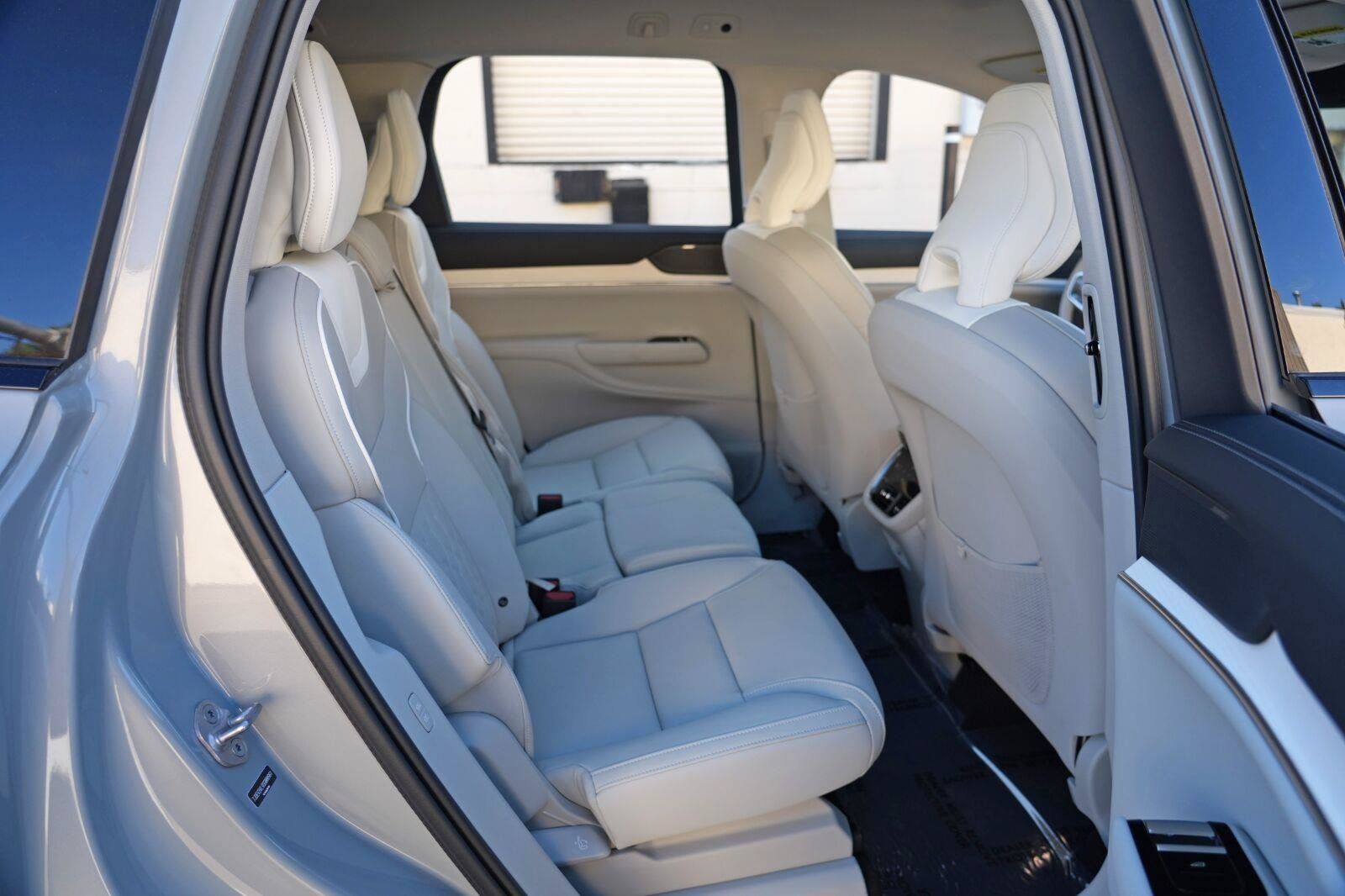 Used 2025 Volvo EX90 Ultra AWD/4WD image 40