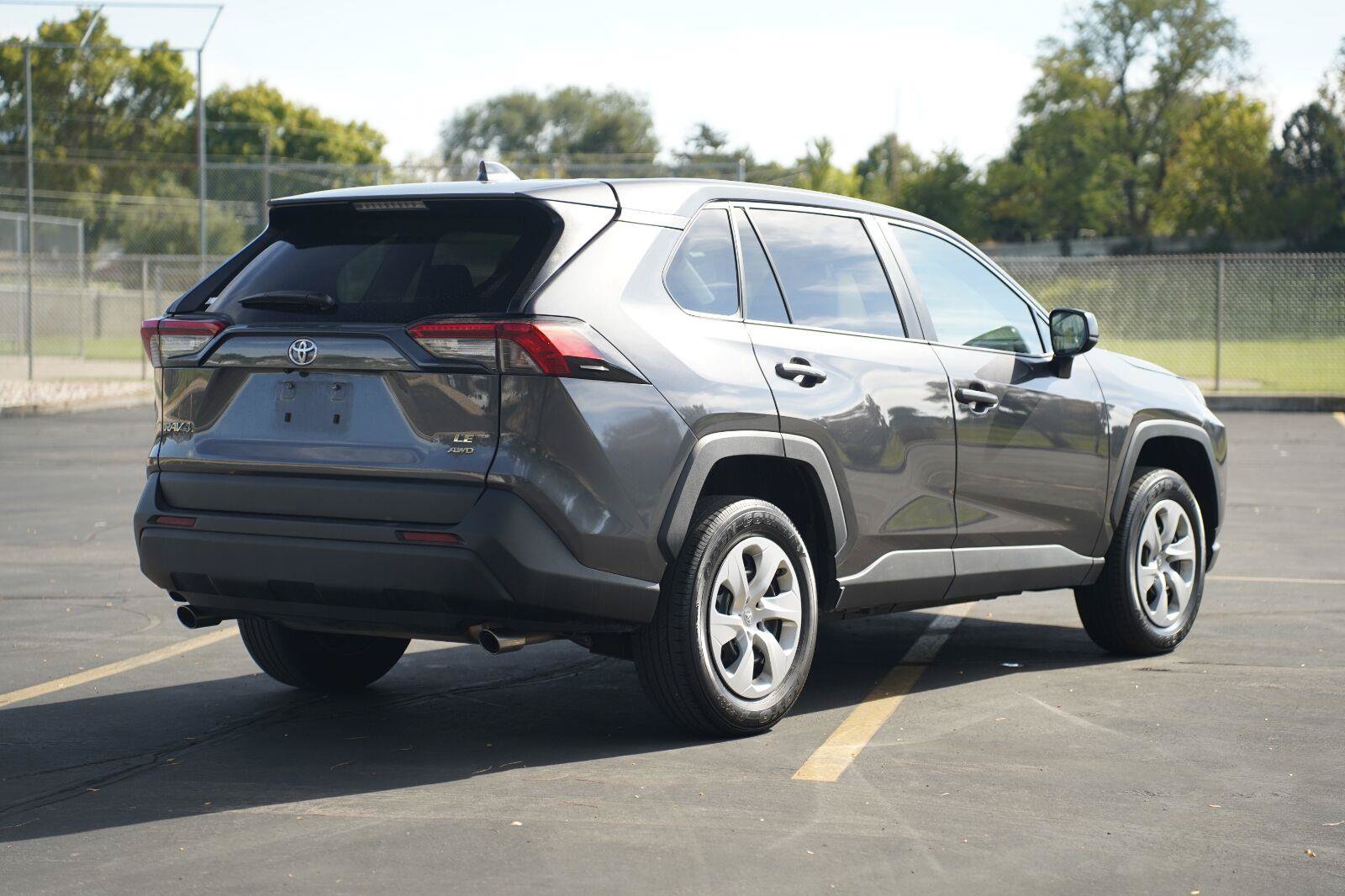 Used 2024 Toyota RAV4 LE AWD/4WD image 5