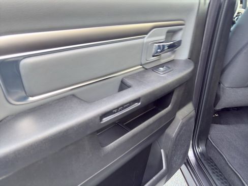 Used 2022 RAM 1500 Classic SLT image 14