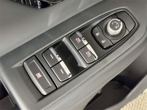 Used 2025 Subaru Forester Limited image 18