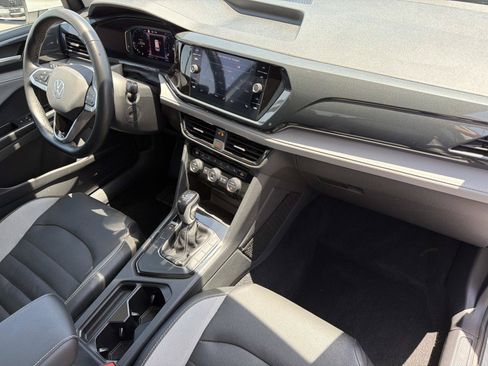 Used 2022 Volkswagen Taos SEL w/ Panoramic Sunroof Package FWD image 23