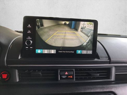 Used 2024 Honda Pilot Touring image 10