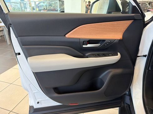 New 2026 Toyota Grand Highlander Platinum image 10