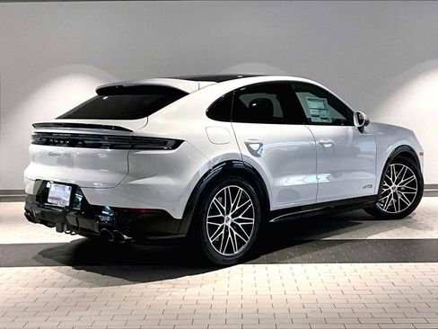 New 2026 Porsche Cayenne GTS image 7