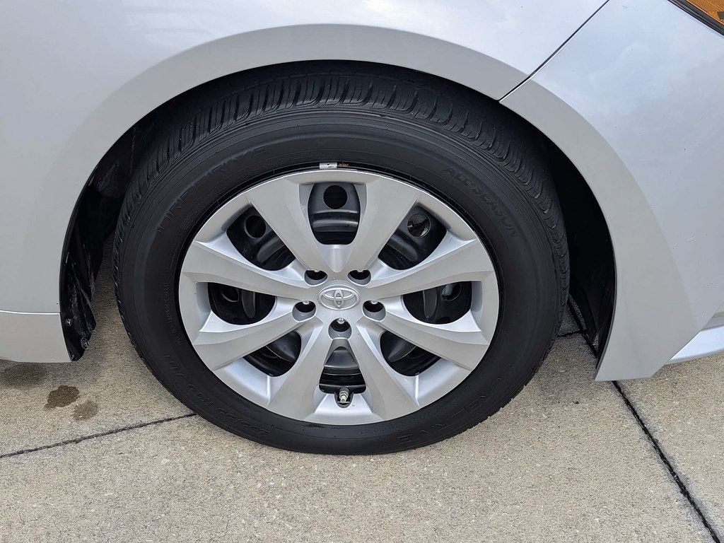 Used 2023 Toyota Corolla LE FWD image 12