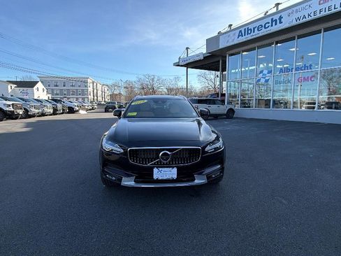 Used 2018 Volvo V90 T5 Cross Country w/ Convenience Package image 2