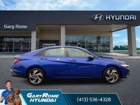 Certified 2025 Hyundai Elantra SEL FWD image 9